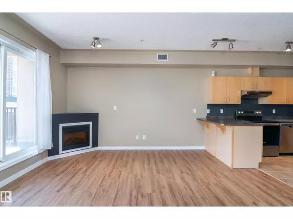 Edmonton, AB T5J5E9,#201 10606 102 AV NW