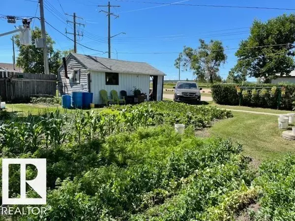 Lamont, AB T0B2R0,5417 51 AV