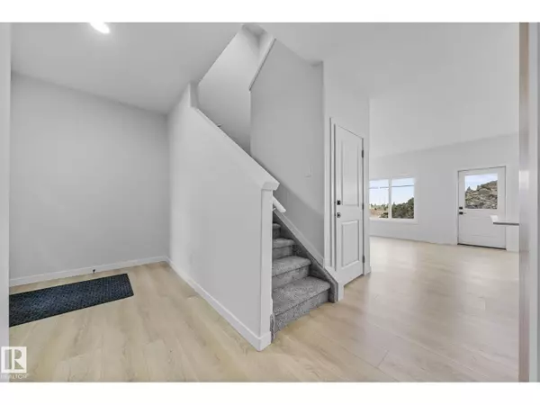 Edmonton, AB T6W5J3,6385 KING WD SW