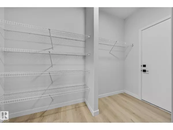 Edmonton, AB T6W5J3,6385 KING WD SW