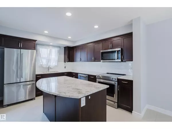 Edmonton, AB T6W3H8,184 DESROCHERS GA SW