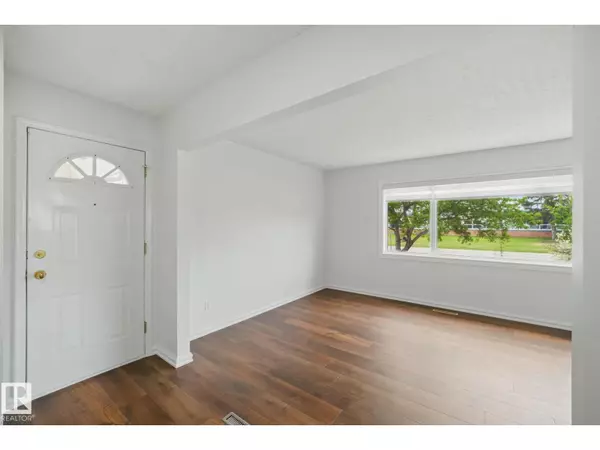 Edmonton, AB T5L4B3,13316 136 AV NW