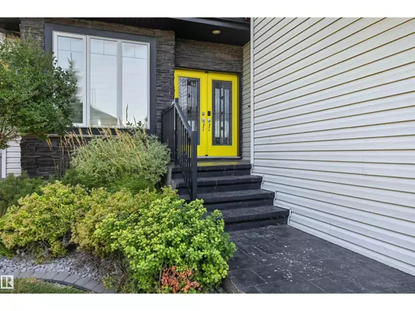 Edmonton, AB T6W2N7,1806 ADAMSON PT SW