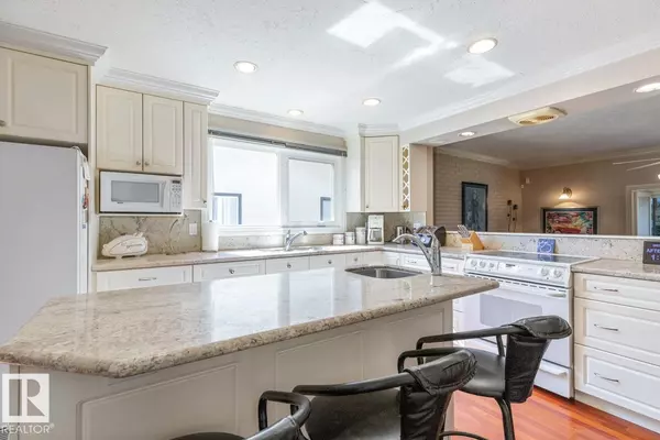 8420 177 ST NW, Edmonton, AB T5T0P2