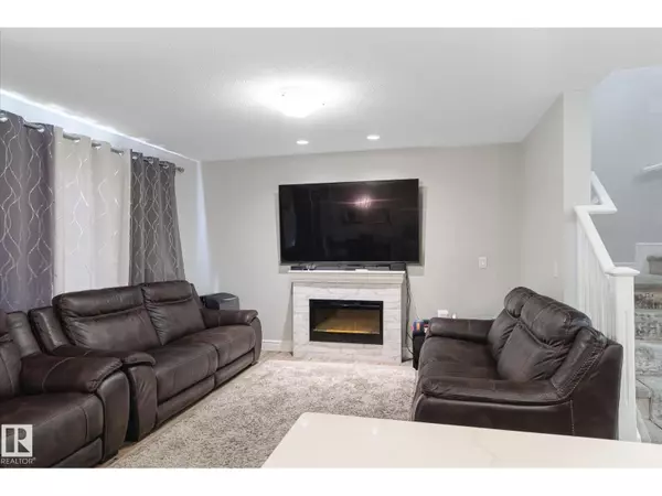 Edmonton, AB T6W3P7,1416 169 ST SW