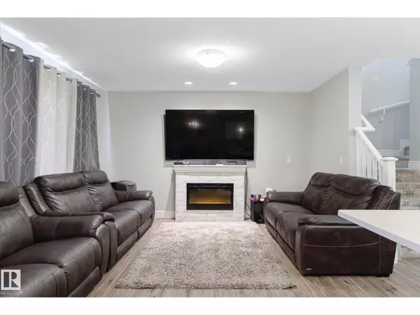 Edmonton, AB T6W3P7,1416 169 ST SW