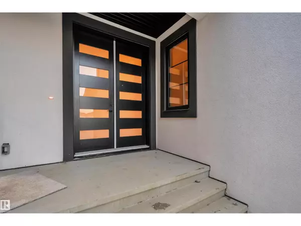 Edmonton, AB T5Y4J1,703 166 AV NE