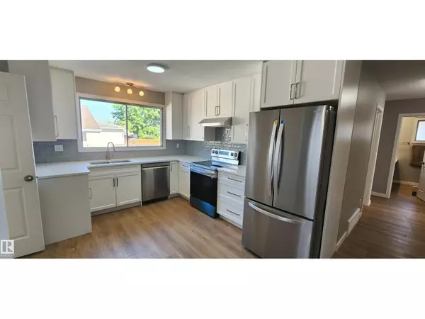 Edmonton, AB T5X1L6,11436 143 AV NW