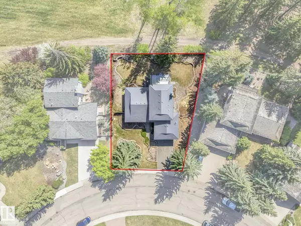 Edmonton, AB T6J2C2,123 FAIRWAY DR NW