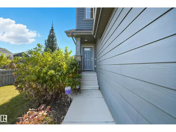 Edmonton, AB T5T7H7,22103 87 AV NW