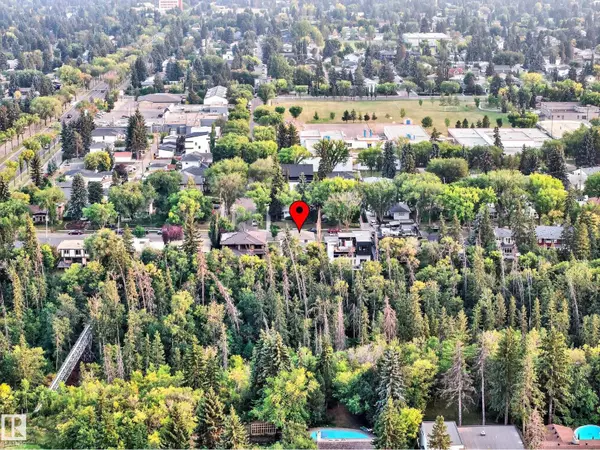 Edmonton, AB T5R5E2,14304 92A AV NW