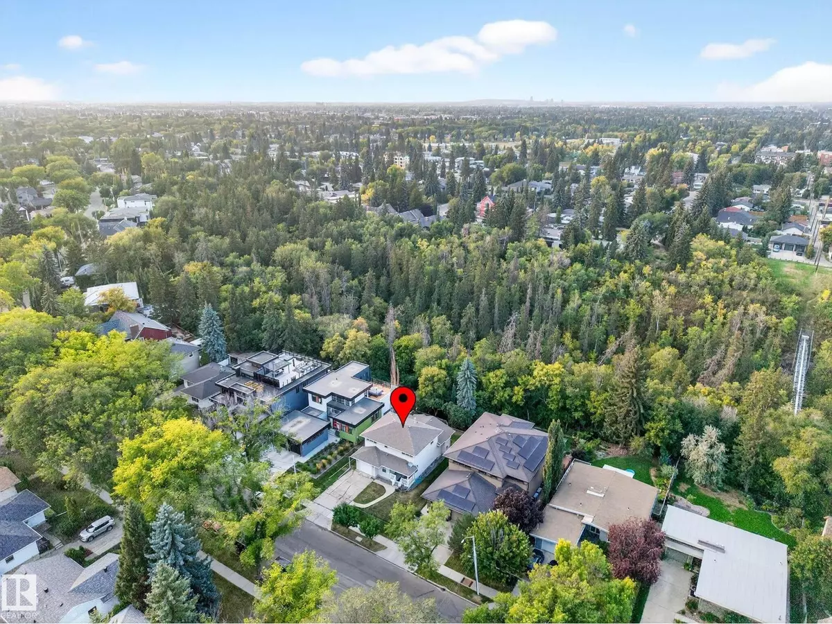 Edmonton, AB T5R5E2,14304 92A AV NW