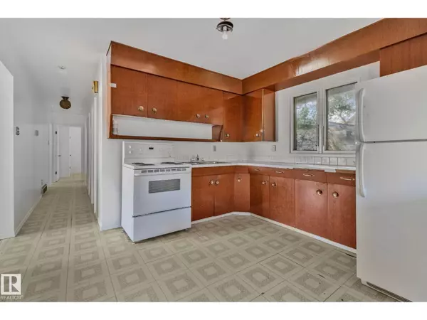 Edmonton, AB T5B2X2,12350 82 ST NW