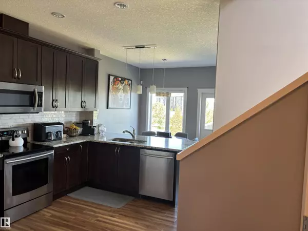 Edmonton, AB T6W2Y4,6694 Cardinal RD SW