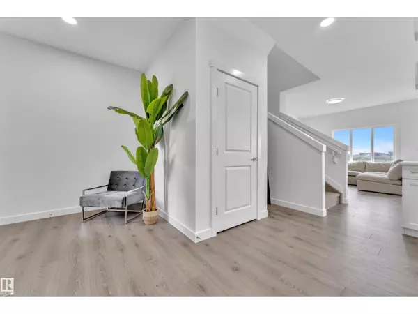 Edmonton, AB T6M3B5,19131 29 AV NW