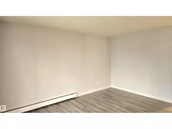 Edmonton, AB T5H2X2,#304 10740 105 ST NW