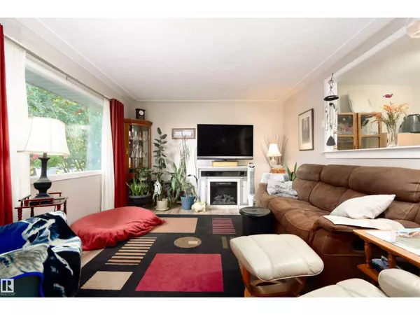 Edmonton, AB T5E1W1,10324 136 AV NW