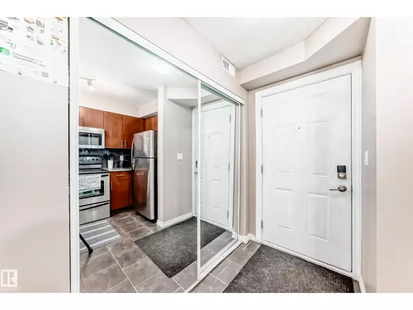 Edmonton, AB T5H0B8,#104 10118 106 AV NW