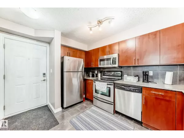 Edmonton, AB T5H0B8,#104 10118 106 AV NW