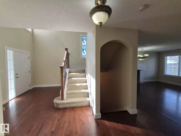 Edmonton, AB T6R0B4,8361 shaske CR NW