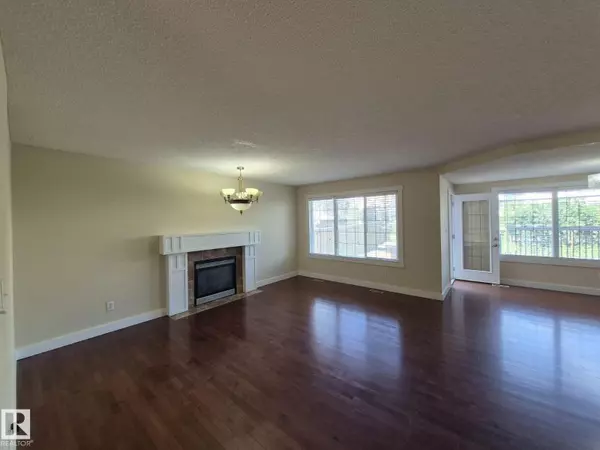 Edmonton, AB T6R0B4,8361 shaske CR NW