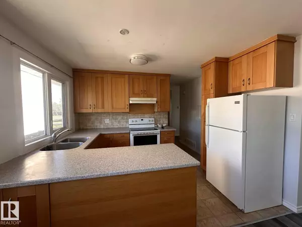 Edmonton, AB T6C0K5,7504 77 AV NW