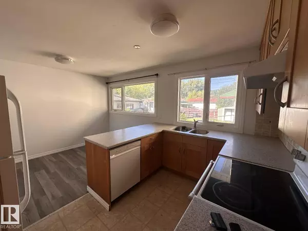 Edmonton, AB T6C0K5,7504 77 AV NW