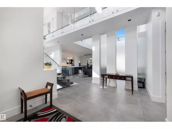 Edmonton, AB T6W0S2,17 WINDERMERE DR SW