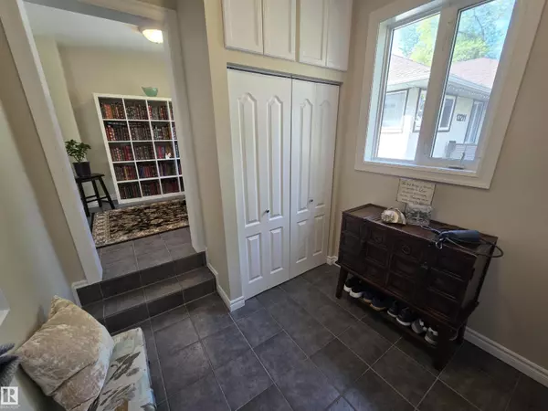 Edmonton, AB T5M2G3,13207 109 AV NW