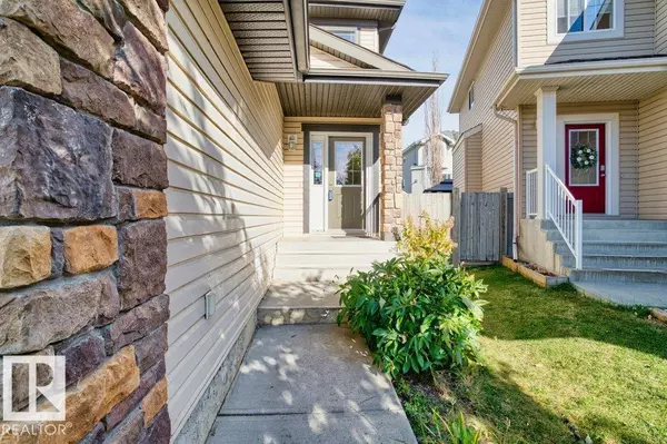 Edmonton, AB T6R0T1,7011 STROM LN NW