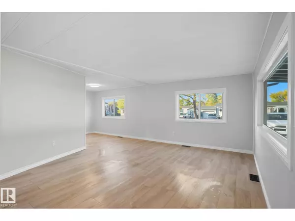 Edmonton, AB T6P1C2,67 Ridgeway Dr NW