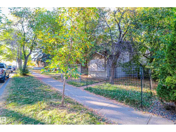 Edmonton, AB T6E1R4,9922 79 AV NW NW