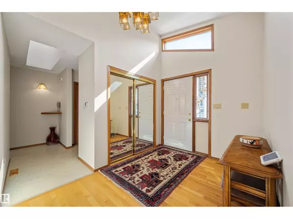 Edmonton, AB T6J4E4,12412 28 AV NW