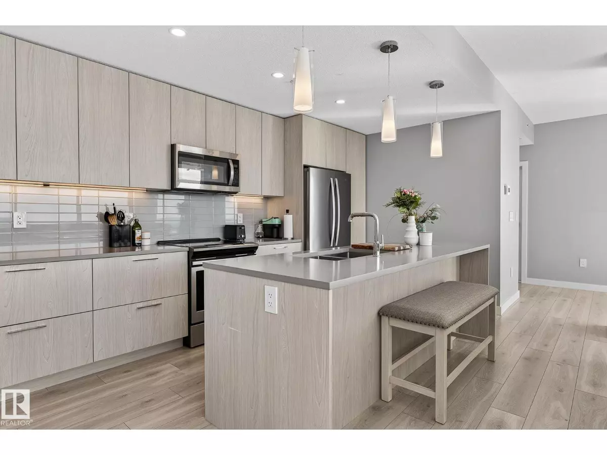 Edmonton, AB T5J0L1,#3100 10180 103 ST NW