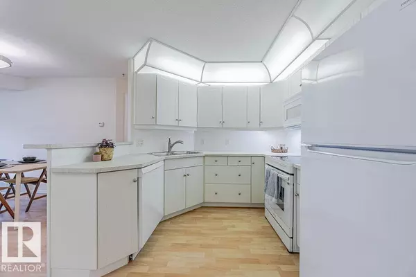 Edmonton, AB T5H4M6,#102 9008 99 AV NW