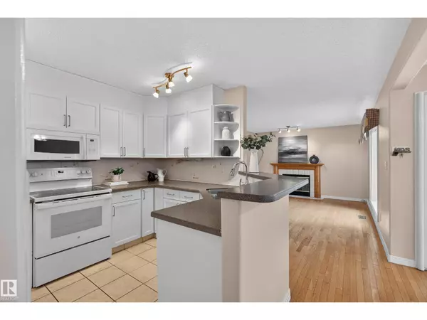 Edmonton, AB T6J6S3,11254 10A AV NW