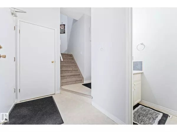 Edmonton, AB T5T2C6,182 CALLINGWOOD PL NW