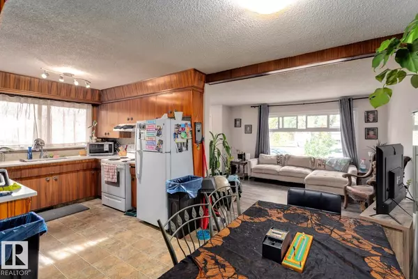 Edmonton, AB T5G2J7,12007/12009 103 ST NW NW