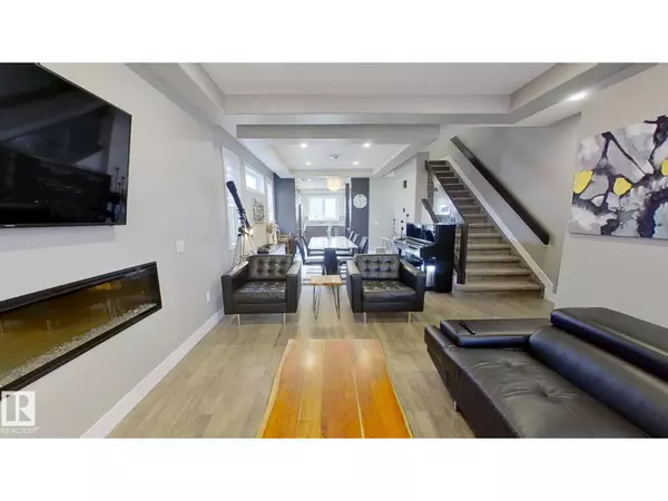 Edmonton, AB T5R0Z8,8809 148 ST NW