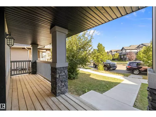 Edmonton, AB T6W2H6,1104 161 ST SW