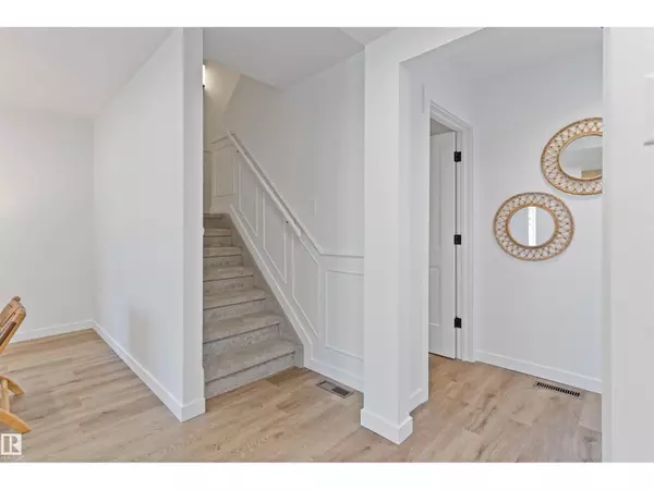 Edmonton, AB T5A0H9,70 AMBERLY CT NW