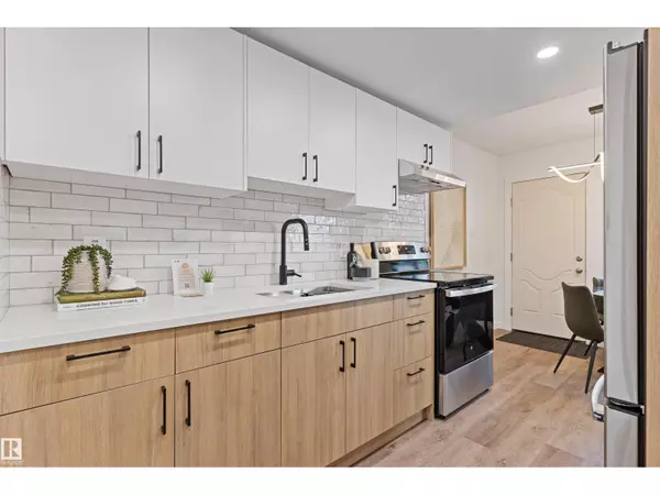 70 AMBERLY CT NW, Edmonton, AB T5A0H9