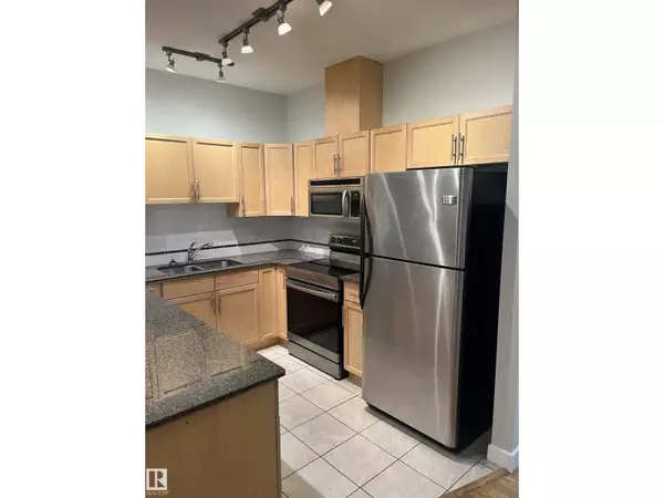 Edmonton, AB T5K0B4,#110 10333 112 ST NW