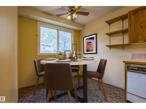 Edmonton, AB T6J4N4,#150 10633 31 AV NW