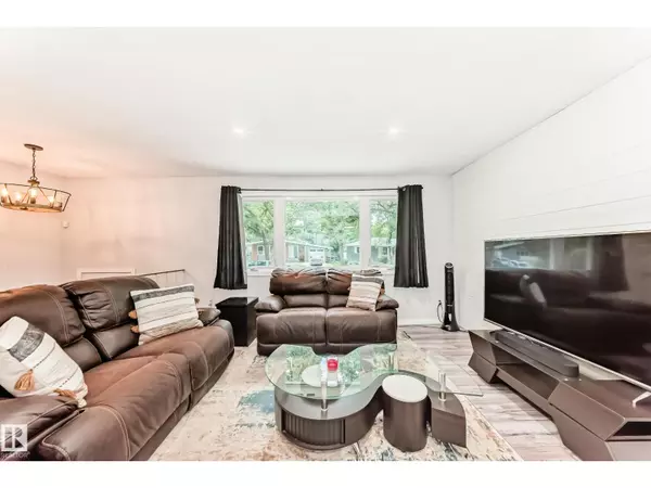 St. Albert, AB T8N0A3,6 Beacon CR