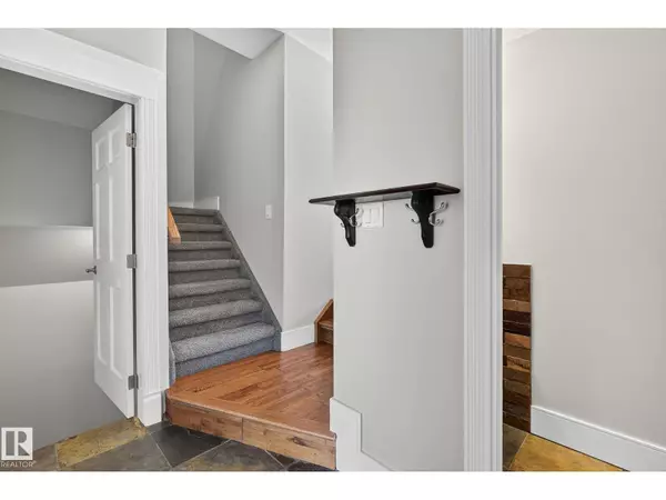 Edmonton, AB T5T8C6,146 CALLINGWOOD PL NW