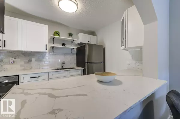 Edmonton, AB T5H2W2,#105 10620 104 ST NW