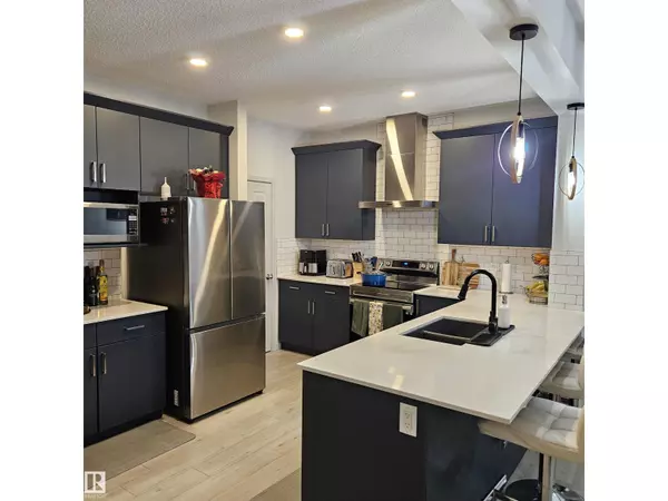 Edmonton, AB T6M1R2,19122 22A AV NW