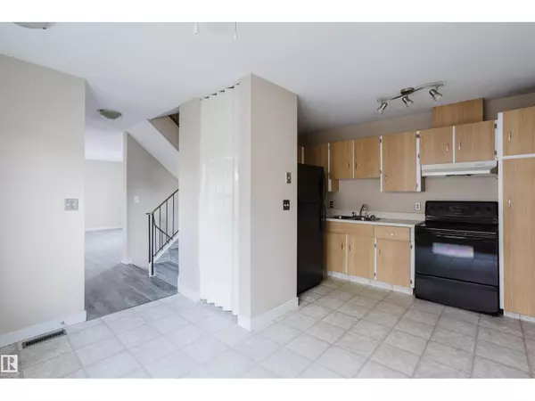 Edmonton, AB T5Z2E2,17723 95 ST NW