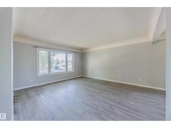 Edmonton, AB T5M1S2,11715 139 ST NW